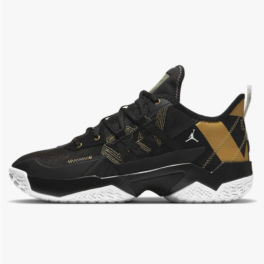 Jordan Men's Black and Gold Sneakers